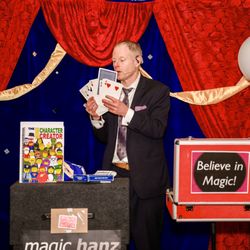 Magic Hanz Entertainment - Birthday party jumbo card trick