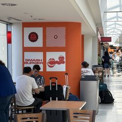 Smashburger - Seating