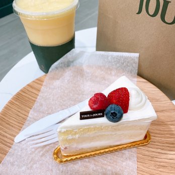 Tous Les Jours - Cloud cake and mango smoothie - Bakeries Near Me - New Haven, Connecticut Tous Les Jours - Cloud cake and mango smoothie - Bakeries Near Me - New Haven, Connecticut