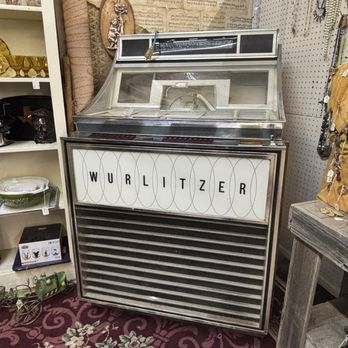 Elgin Emporium - Wurlitzer jukebox - Used, Vintage & Consignment Near Me - Elgin, Texas