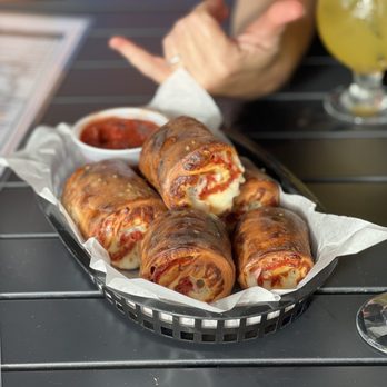 Black Rock Pizza - Captain Cook - Pizza Near Me - Captain Cook, Hawaii