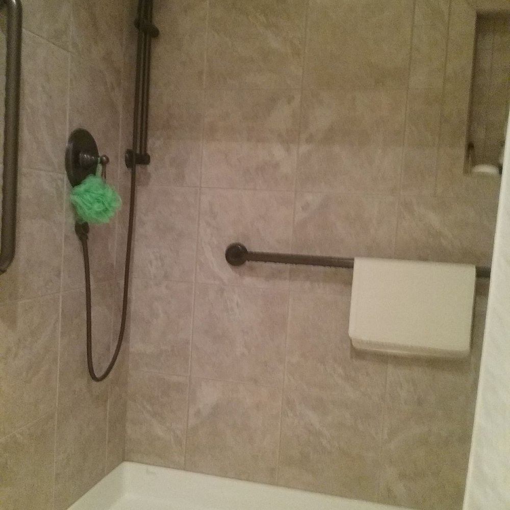 A shower in a one-bedroom room A shower in a one-bedroom room