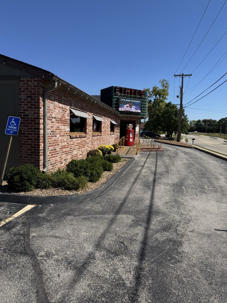 Ethyl's Smokehouse & Saloon