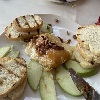 Varanese - Brie appetizer - New American Near Me - Louisville, Kentucky