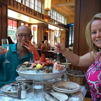 Le Diplomate - Seafood tower - Brasseries Near Me - Washington, DC, District of Columbia