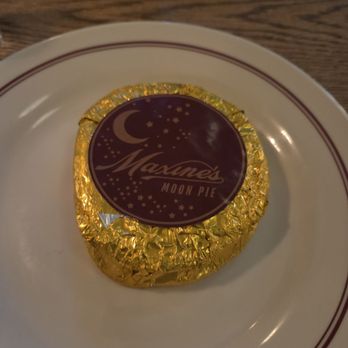Maxine's Cafe & Bar - Moon pie - Bars Near Me - Vancouver, British Columbia