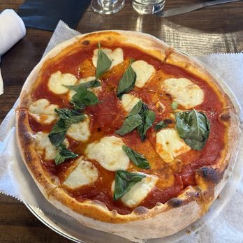 Liberty Tavern - Margarita pizza - American Near Me - Quincy, Massachusetts Liberty Tavern - Margarita pizza - American Near Me - Quincy, Massachusetts