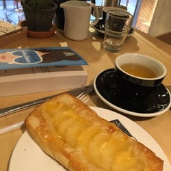 Waterstones - Chilling with pear pastries :) quite nice