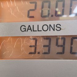 7-Eleven - Weird how the pump wasn't working but the numbers, I didn't hear the gas go thru or a click when it's finished