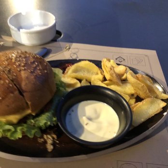Move On - Cheeseburger - Pubs Near Me - Florence, FI