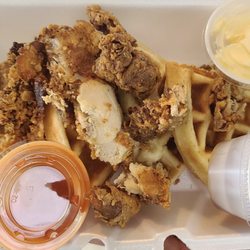 Main Course Food Truck - Chicken and waffles