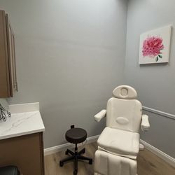 Central Medical Aesthetics  - Derek Nguyen, MD - One the waiting room