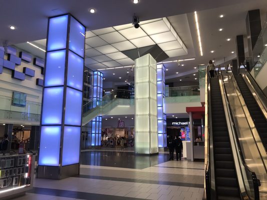 Yonge Eglinton Centre by null