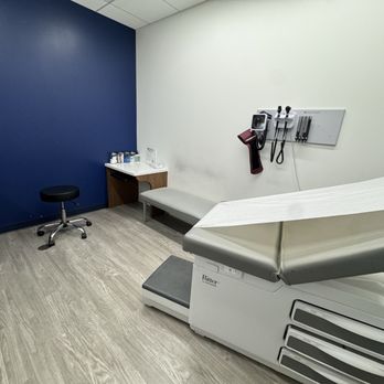 Midwest Express Clinic - Exam room - Urgent Care Near Me - Chicago, Illinois Midwest Express Clinic - Exam room - Urgent Care Near Me - Chicago, Illinois