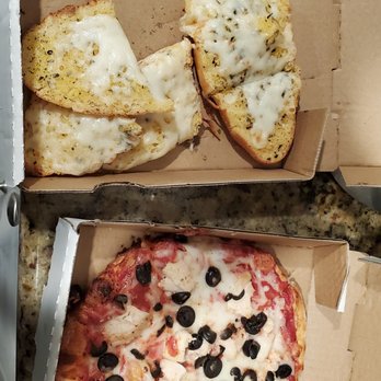 Pazzo's Pizza - Garlic cheesy bread and pizza with chicken and olives - Pizza Near Me - San Diego, California