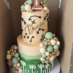 V.O.S DESSERTS - The perfect celebration cake for a little one's first touchdown!