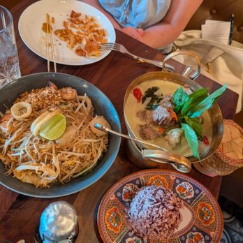 Love at First Bite - Thai Near Me - Lexington, Massachusetts