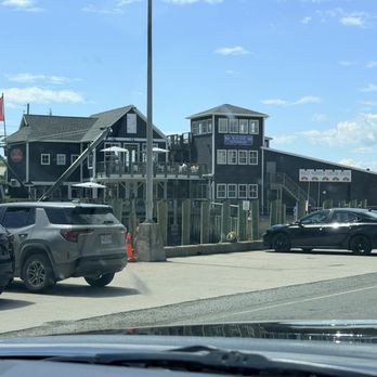 Halls Harbour Lobster Pound - Seafood Near Me - Kings, Nova Scotia Halls Harbour Lobster Pound - Seafood Near Me - Kings, Nova Scotia
