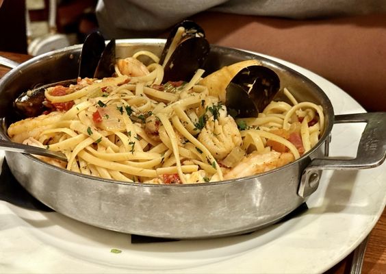 Travinia Italian Kitchen & Wine Bar by null