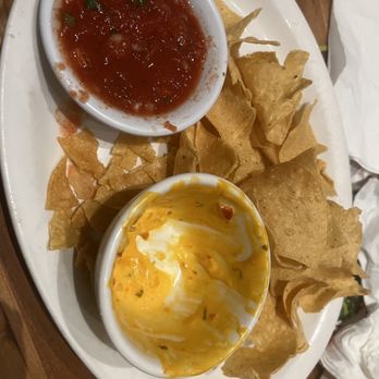 Cheddar's Scratch Kitchen - Chips & Homemade Queso - American Near Me - Orlando, Florida
