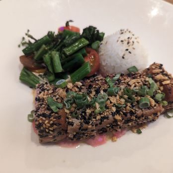 Yard House - Ahi Tuna Entree. - New American Near Me - Wayne, New Jersey