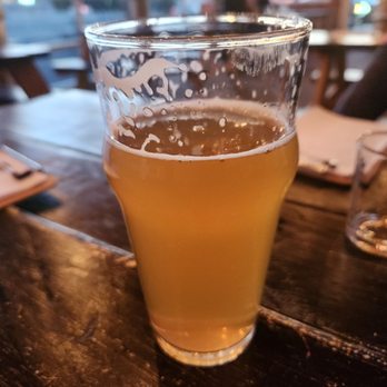 Good News Brewing - I Feel Home -- American Pale Wheat -- 5.9% // Applesauce and cinnamon sticks Finishes clean and the apple + connection come out clearly. - Pizza Near Me - O'Fallon, Missouri