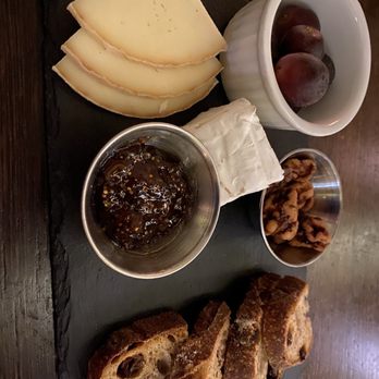 Perle Restaurant - cheese board - New American Near Me - Pasadena, California