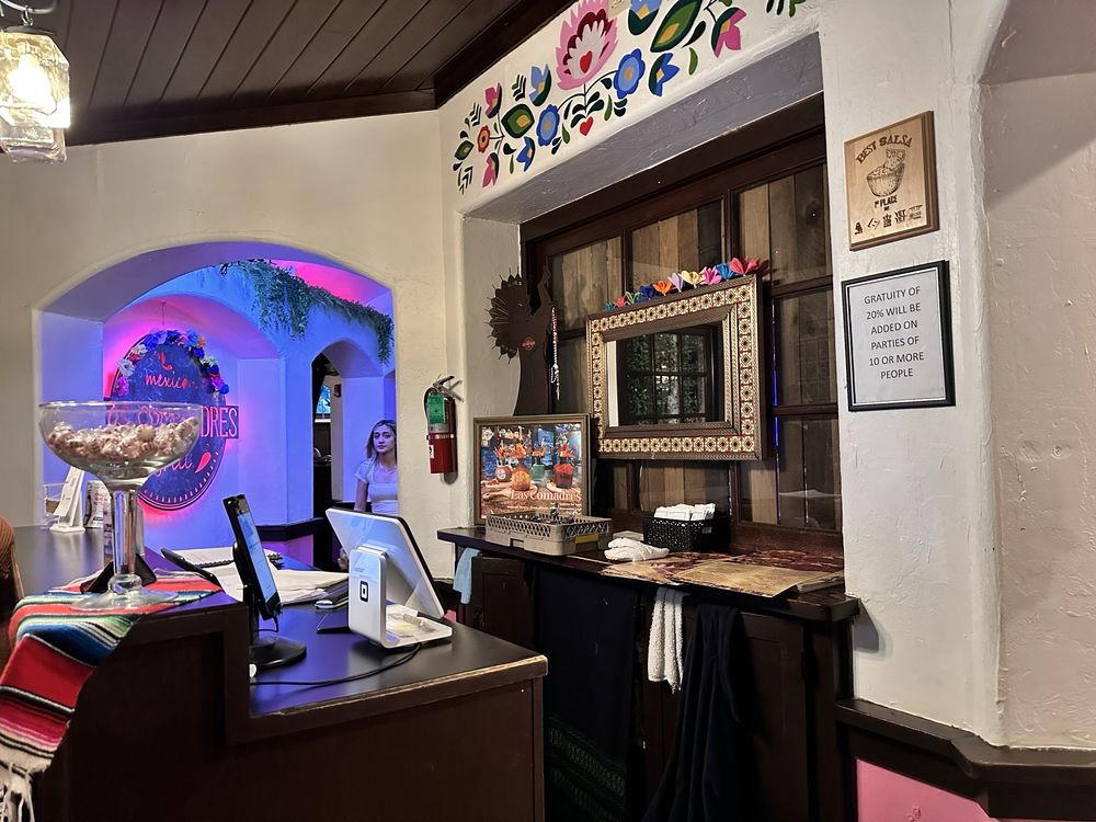 Los Compadres Mexican Grill