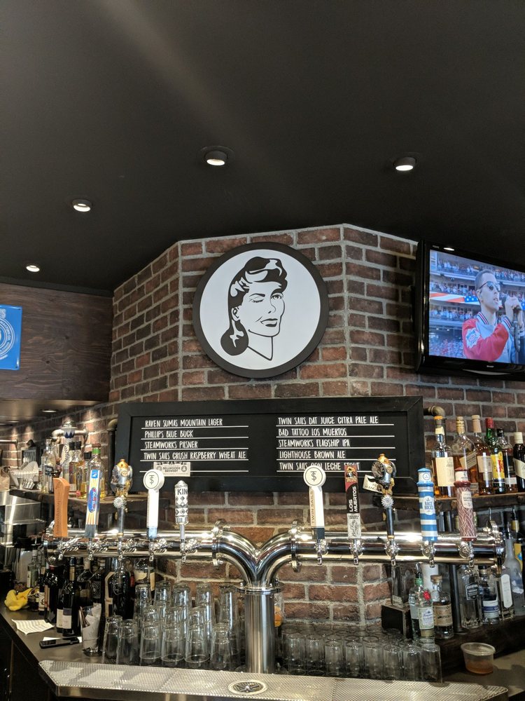 DunnEnzies Pizza Co Logo