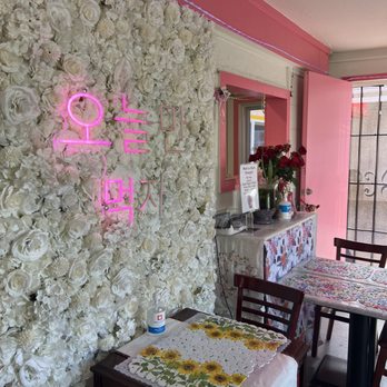 waba snacks - Cute flower wall and indoor seating - Specialty Food Near Me - Honolulu, Hawaii waba snacks - Cute flower wall and indoor seating - Specialty Food Near Me - Honolulu, Hawaii