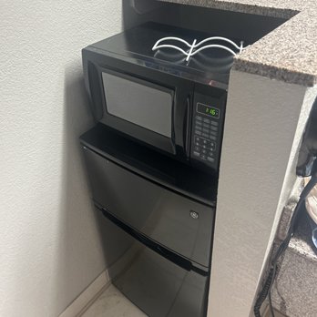 Motel 6 - Microwave and mini fridge - Hotels Near Me - Lexington, Virginia