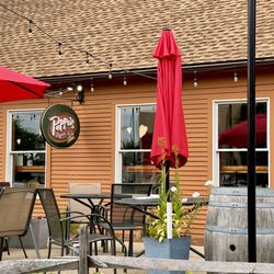 Peppa's Pizza - Building and outdoor seating in front