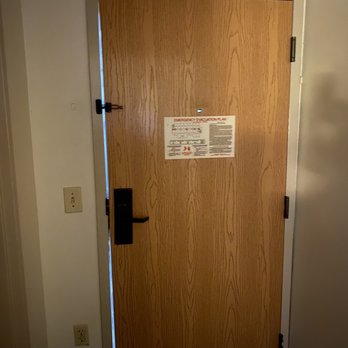 Sleep Inn & Suites - Huge gaps in the door frame. - Hotels Near Me - Metairie, Louisiana Sleep Inn & Suites - Huge gaps in the door frame. - Hotels Near Me - Metairie, Louisiana