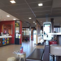 McDonald's - L'intérieur de McDonald's Carhaix