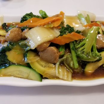 Mini Garden Orient Cuisine - Vegan veggies over cake noodle - Cantonese Near Me - Honolulu, Hawaii Mini Garden Orient Cuisine - Vegan veggies over cake noodle - Cantonese Near Me - Honolulu, Hawaii