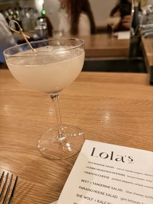 Lola's by null