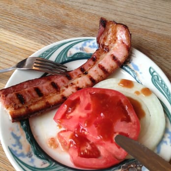 Peter Luger - The perfect appetizer combination at Peter Luger's: Thick cut bacon, tomato, onions and Peter Luger sauce. - Steakhouses Near Me - Brooklyn, New York