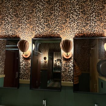 Revival House - Bathroom - Cocktail Bars Near Me - Omaha, Nebraska