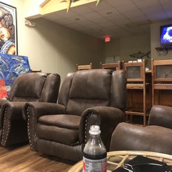 Reel Smokers Cigar Distributors - Comfortable chairs
