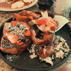 Mi Cafe - Mi café breakfast
