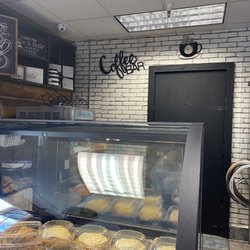 Crosscut Convenience Store & Coffee - Coffee bar