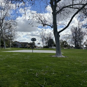 North Maple Grove Park - Basketball court - Parks Near Me - Cypress, California