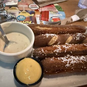 Applebee's Grill + Bar - Brew Pub Pretzels & Beer Cheese Dip - American Near Me - Auburn Hills, Michigan