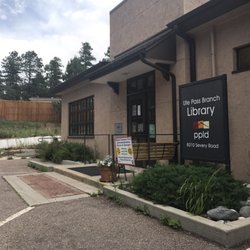Ute Pass Branch Library - Entrance