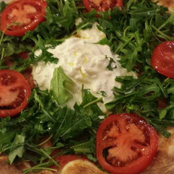 Il Trullo - Pizza burrata e pomodori - Apulian Near Me - Milan, Michigan
