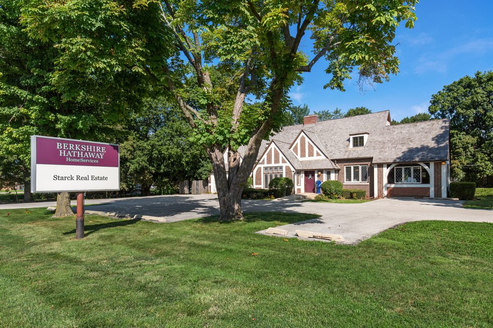 BERKSHIRE HATHAWAY STARCK REAL ESTATEELGIN Contact Agent 1300 Larkin Ave, Elgin, Illinois