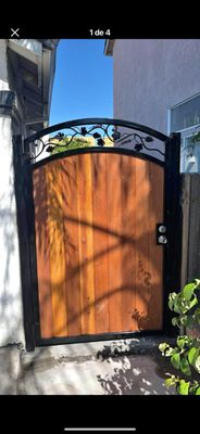 Arch doors that were made new along with the fence because with the air they fell - Arch doors that were made new along with the fence because with the air they fell