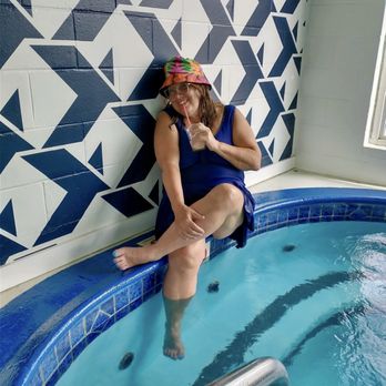 Freebird Motor Lodge - Decent sized jacuzzi perfect temp. - Hotels Near Me - Yarmouth, Massachusetts