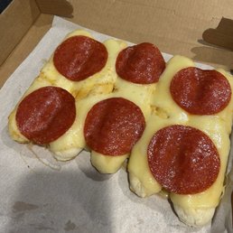 It's SUPPOSED to be Garlic Bread with Provolone, pepperoni and extra garlic butter. Think something is wrong. It's SUPPOSED to be Garlic Bread with Provolone, pepperoni and extra garlic butter. Think something is wrong.