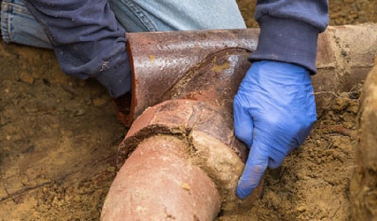 Slide of Snake 'n' Rooter Plumbing Company